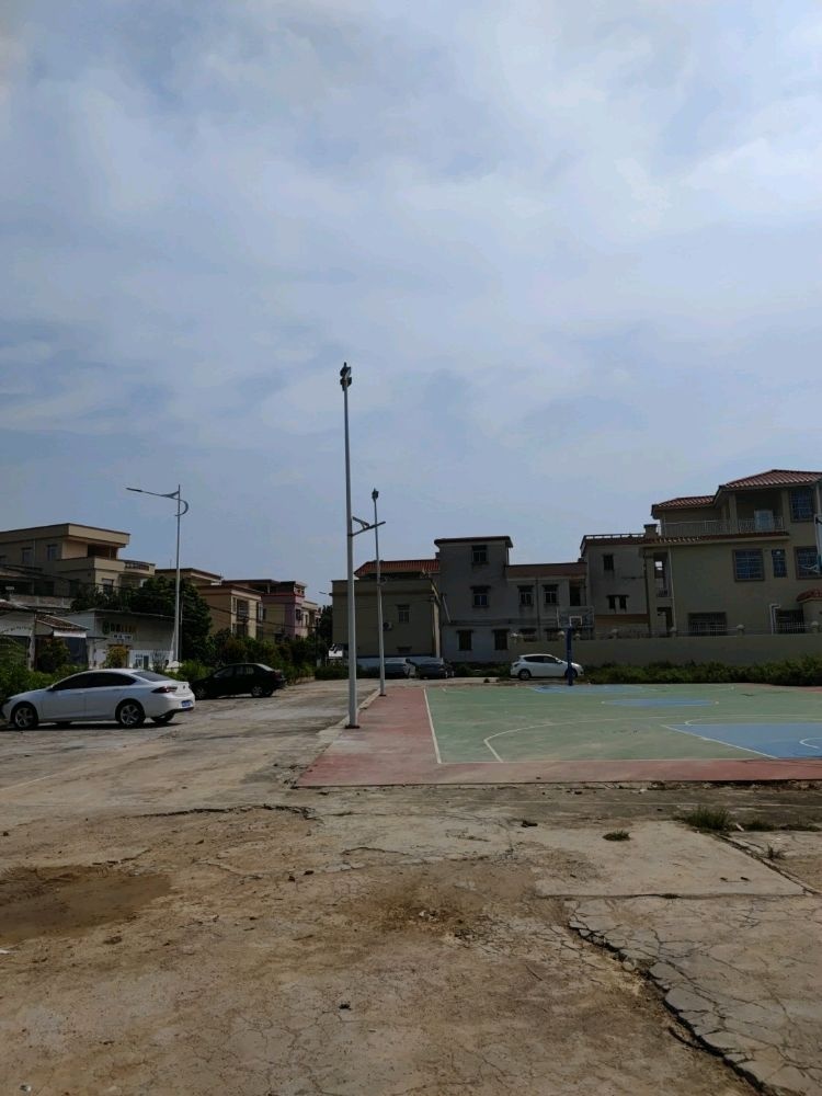 对塘村篮球场