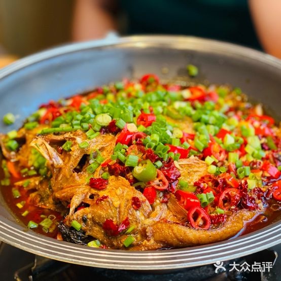 湘辽荣宴生焖胖头鱼湖家小炒