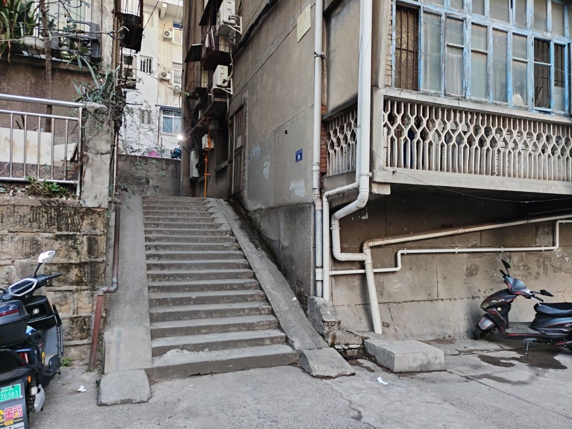 进修路36号