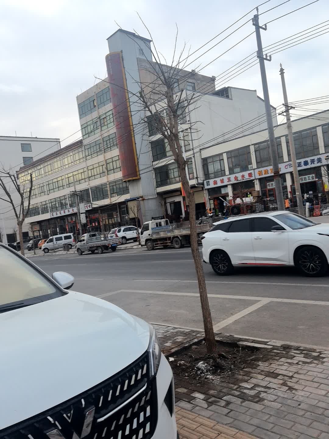 亮剑五金螺丝机电