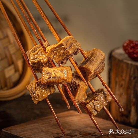 大羊唐针坨煌觐纪卤牛肉串串火锅店