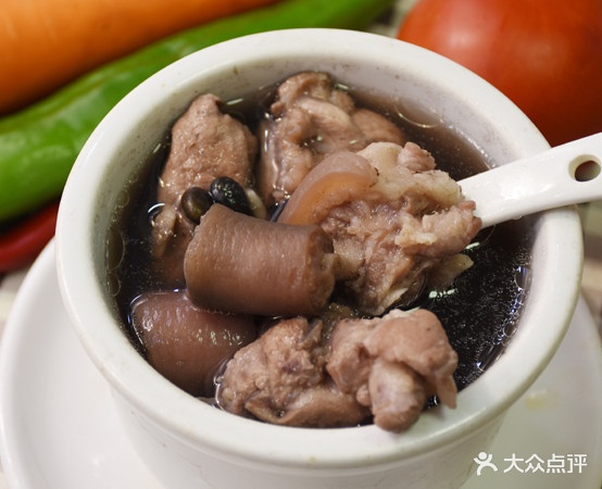 龙腾草根炖汤(龙腾店)