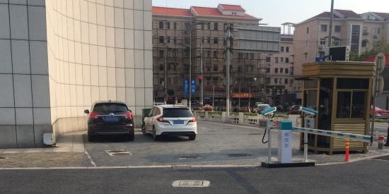 上海市宝山区行政服务中心-地上停车场