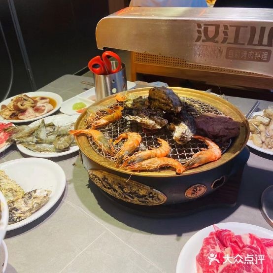 汉江山料理级炭火自助烤肉(江汉路潮流盒子·X118店)