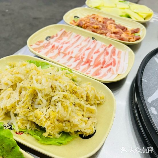 东北地桌酸菜烤肉