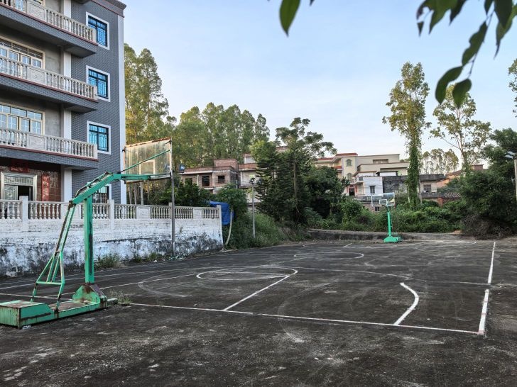 黑湴村篮球场