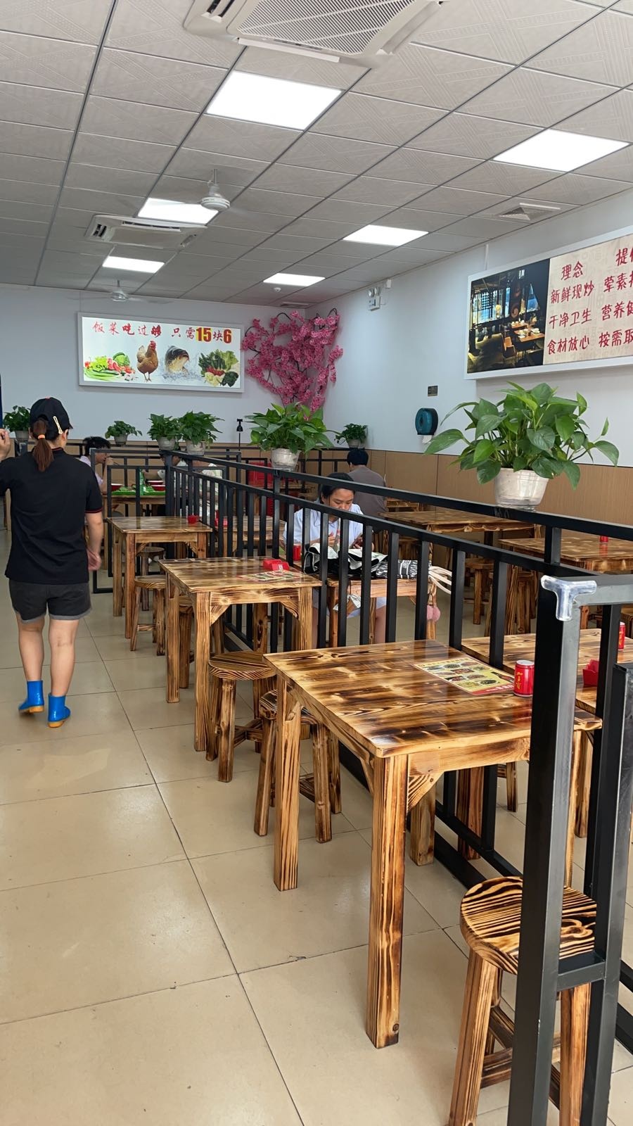 人夫湘瘾游枧快餐自助