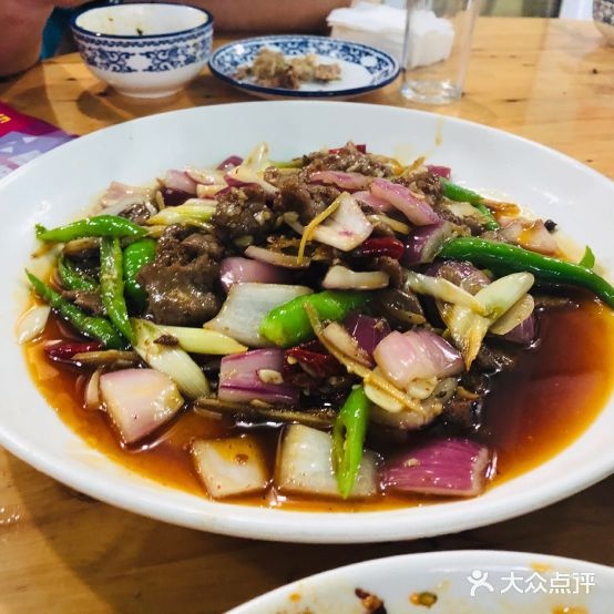 同桌圆家常菜馆馆