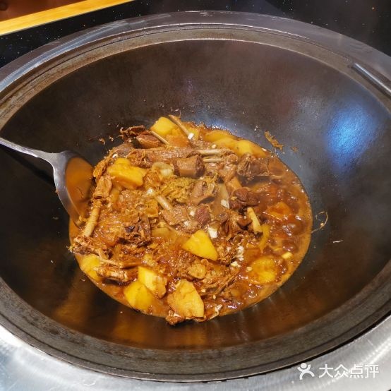 关东大院铁锅炖(巴登街店)