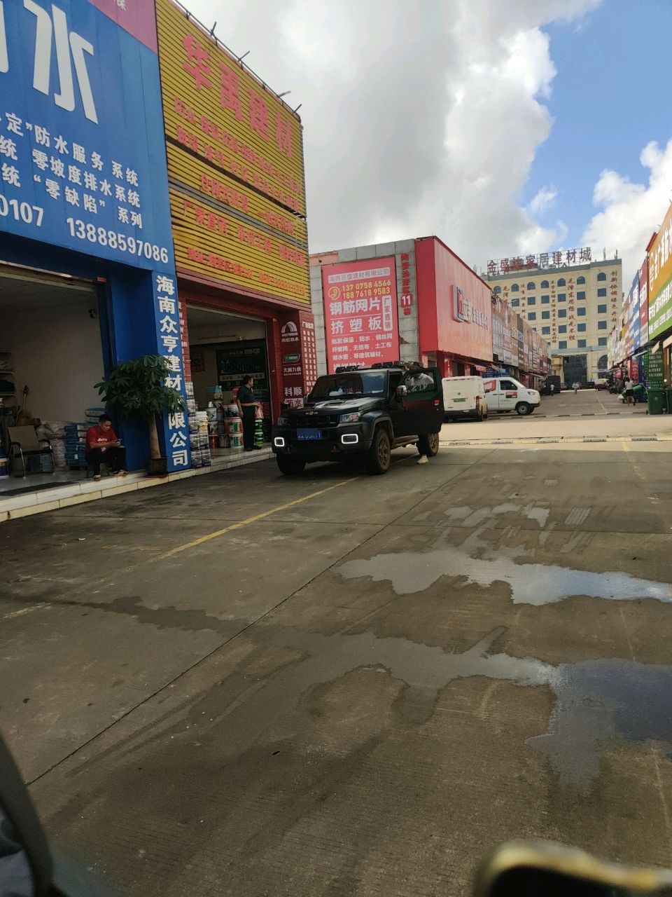 海南金盛达建材商城陶瓷区