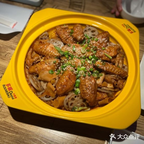 多嘴肉蟹煲主题餐厅(御峰城市广场店)