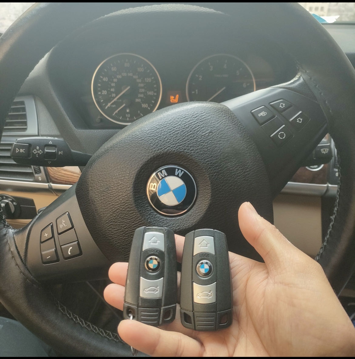 梁山龙兴开锁公司修配汽车钥匙