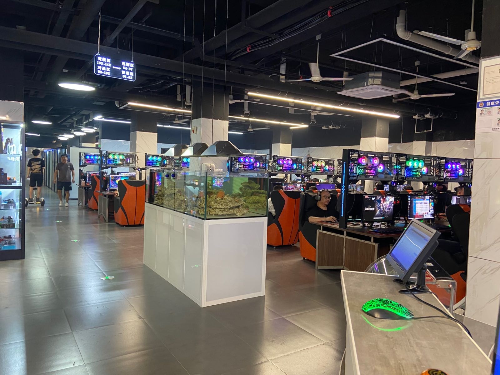 多莉鱼网咖(吴宁东路店)