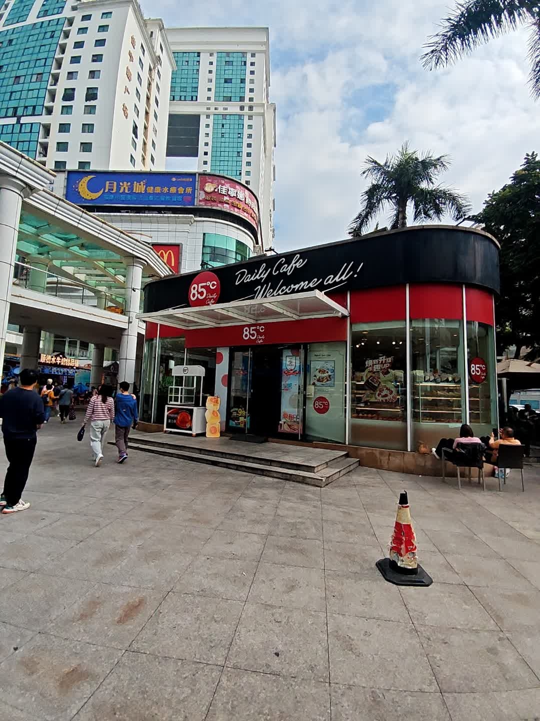 佳丽娜时尚购物广场