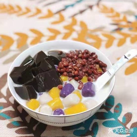 阆中名城汇美食广场