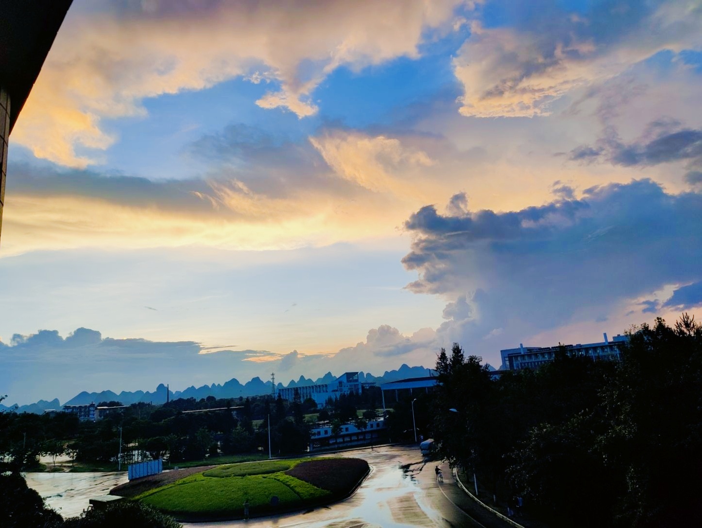 桂林旅游学院