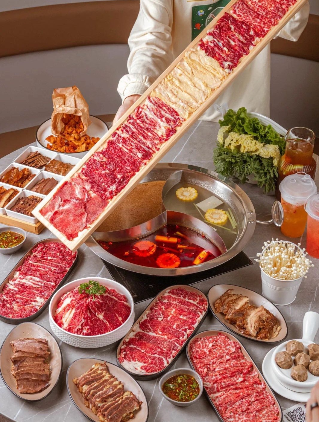 牛莲宴·鲜切牛肉榴莲自助火锅