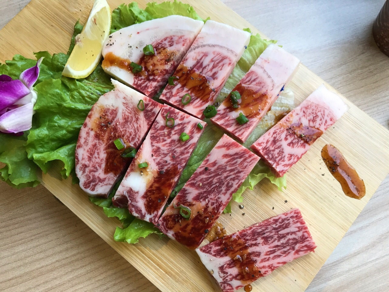 三文渔日式炭火烧肉(三箭吉祥苑东边小巷店)