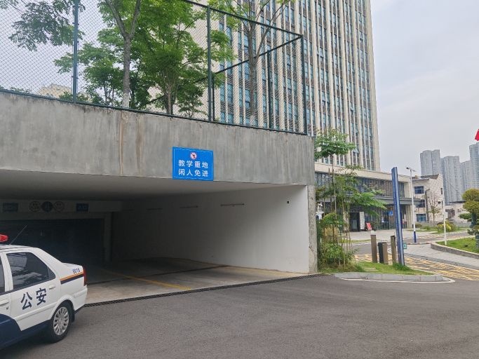 宜昌市汕头路小学停车场(出入口)-出入口