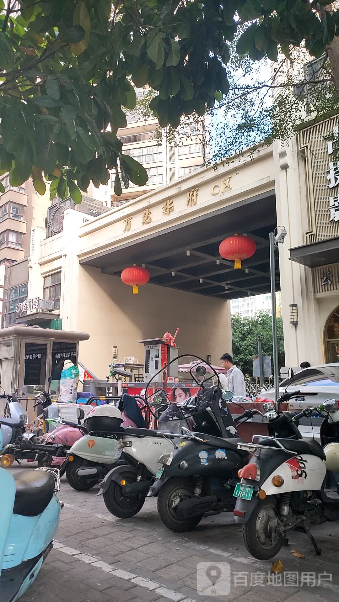 江南万达华府C区-南门