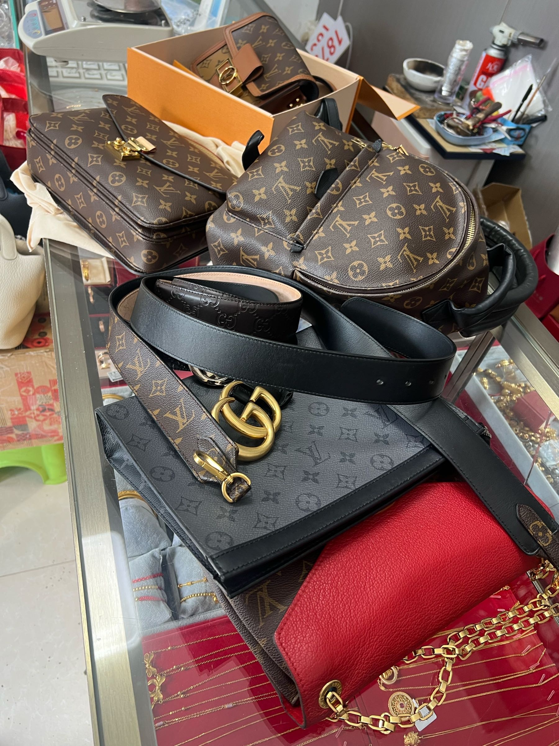 云奢黄金钻石名包名表奢侈品抵押上门回收