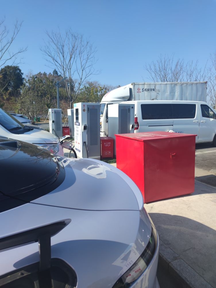 洪林服务区-充电桩