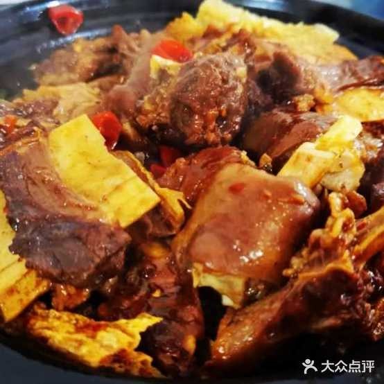 八一阳蹄牛排火锅店