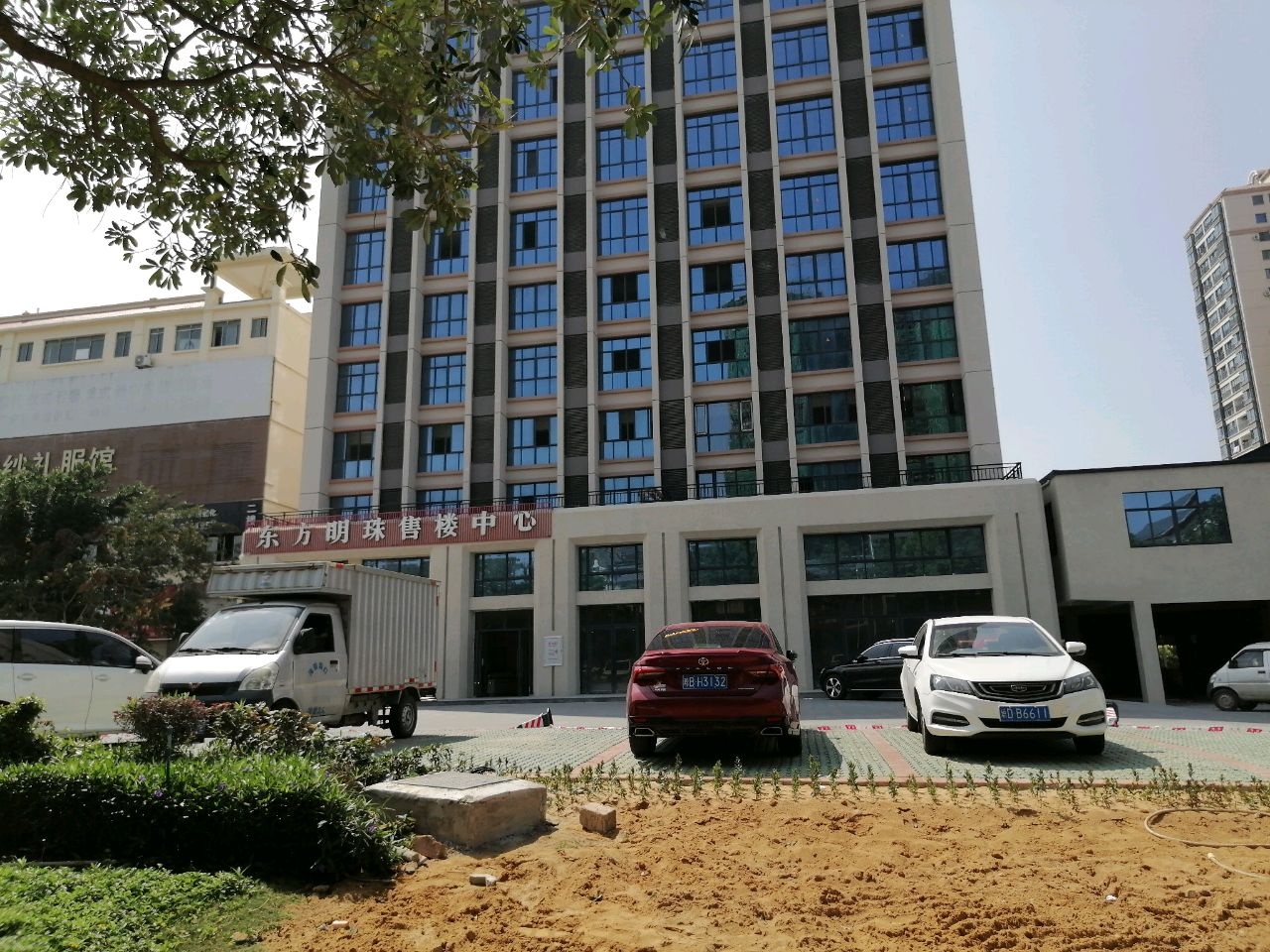 东方明珠小区游泳池