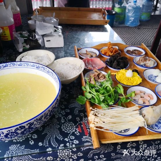蒙自传统菊花过桥米线象(金地广场店)