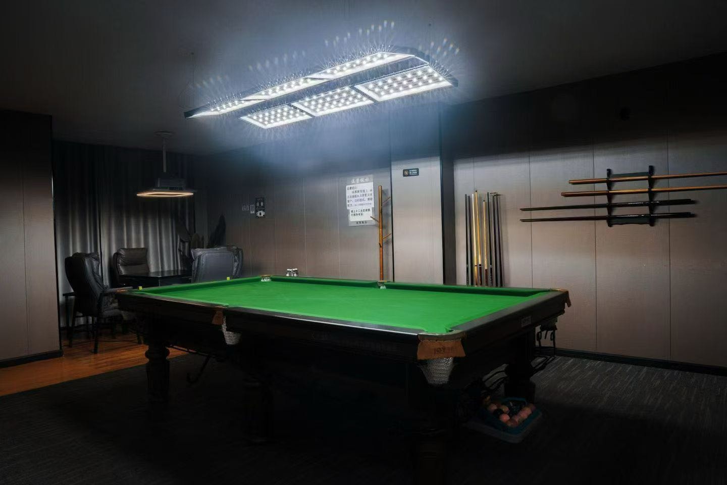 柏棋牌自助麻将室