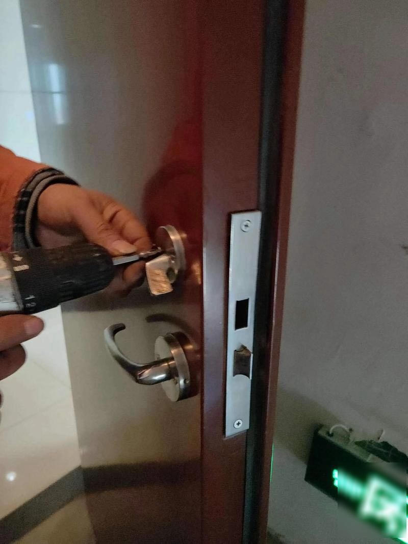 东成开锁汽车钥匙(金凤店)