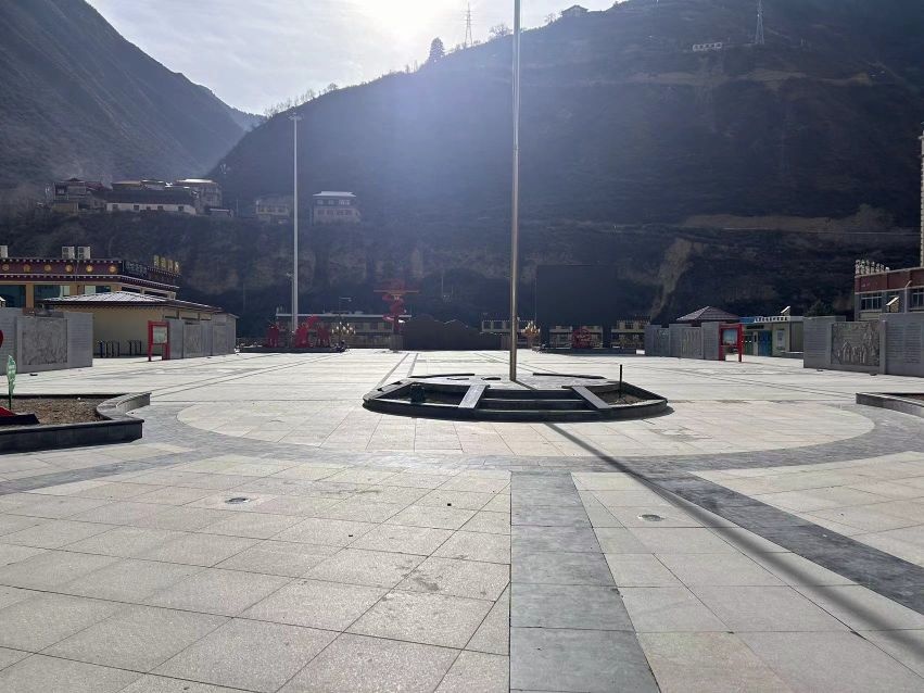 应急避难场所(新龙县吾西广场)