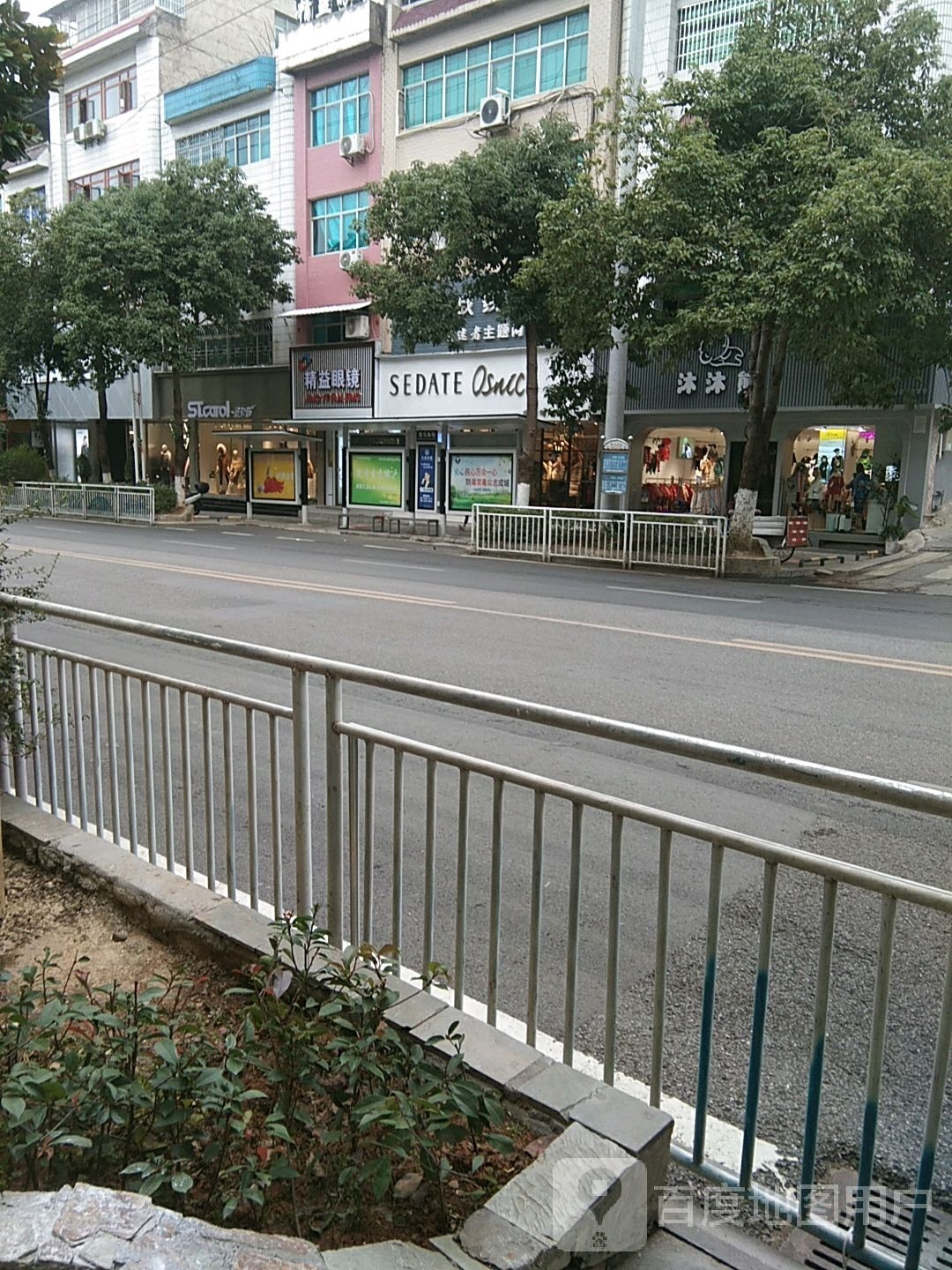 精益眼镜(嫩寨凯马林场公交车站台店)