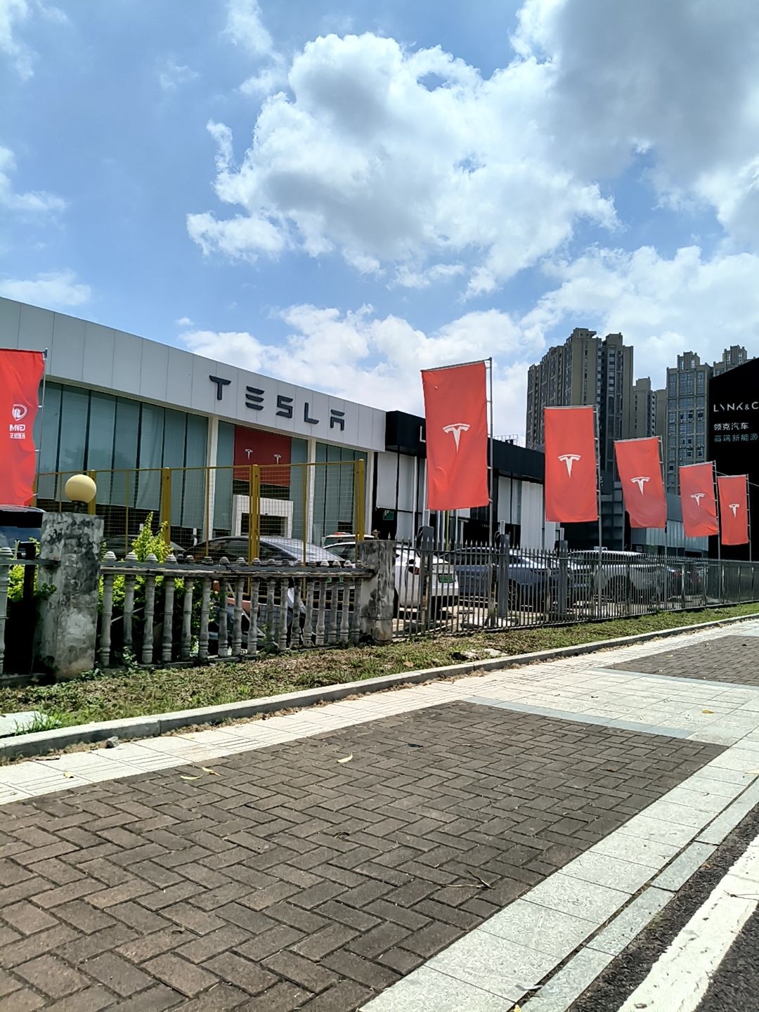 特斯拉(东莞寮步特斯拉中心)