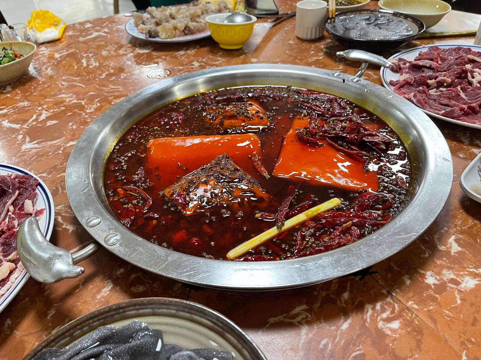 钰浠鲜毛肚火锅店