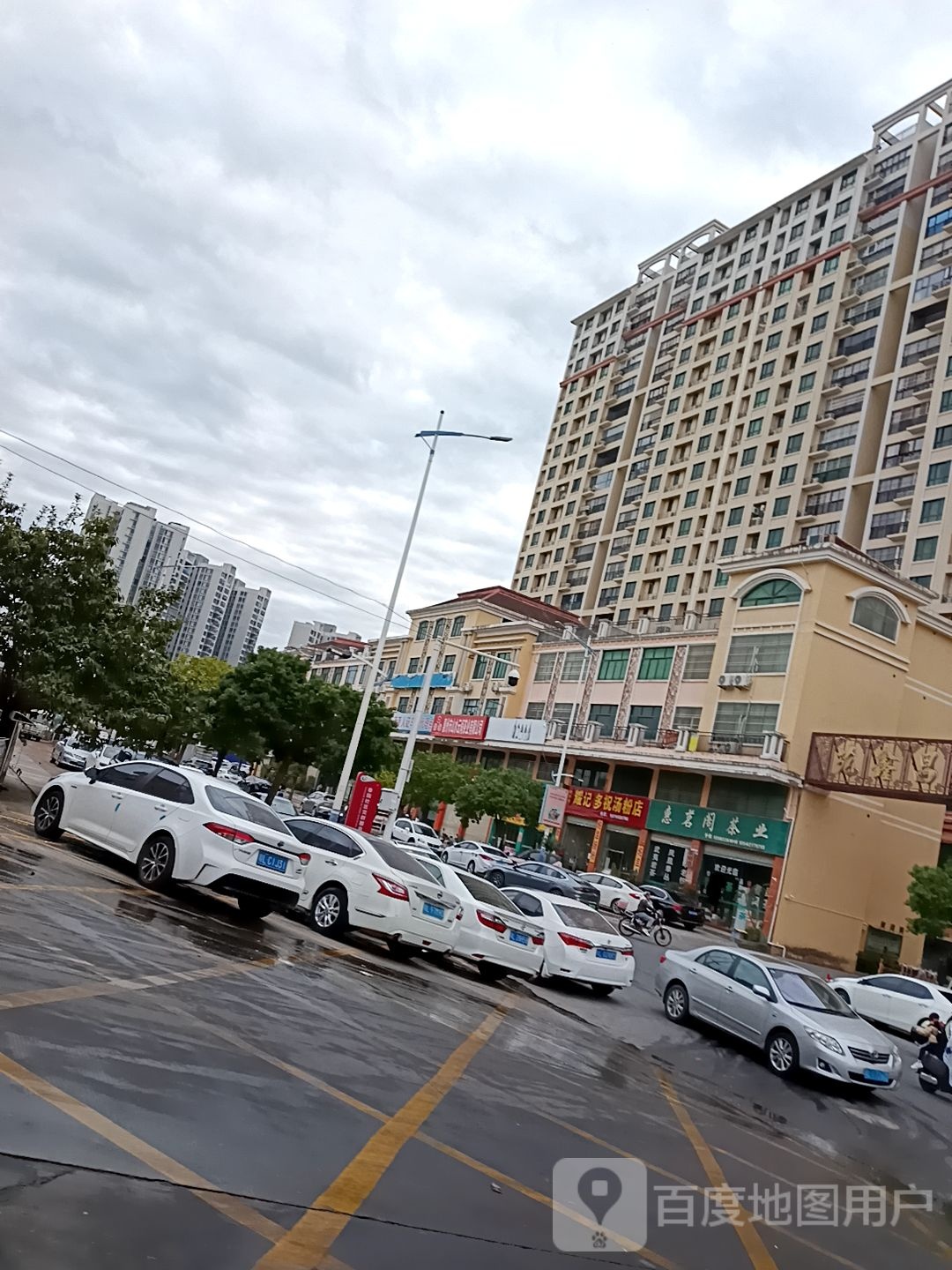 信昌鑫苑游泳池