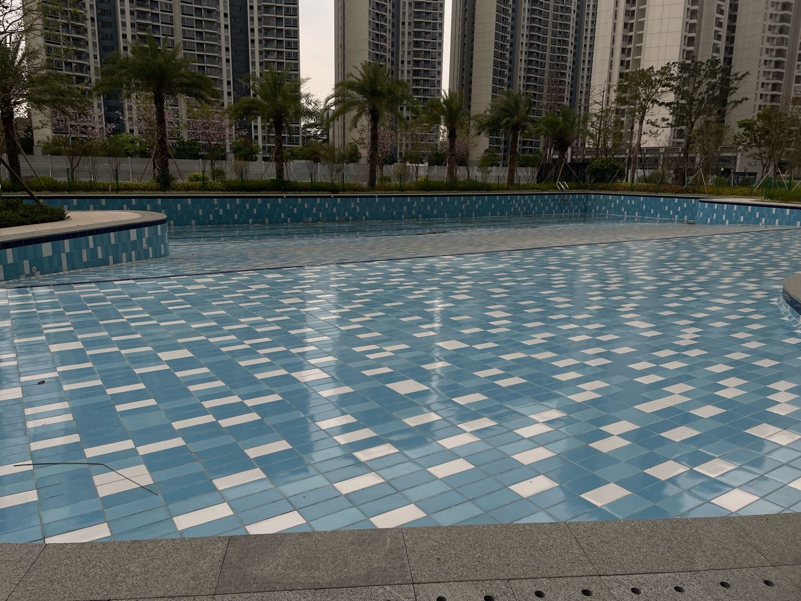 玉兰花园游泳池