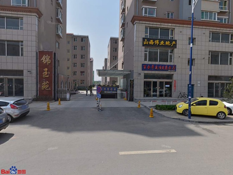 锦玉苑地下停车场-出入口