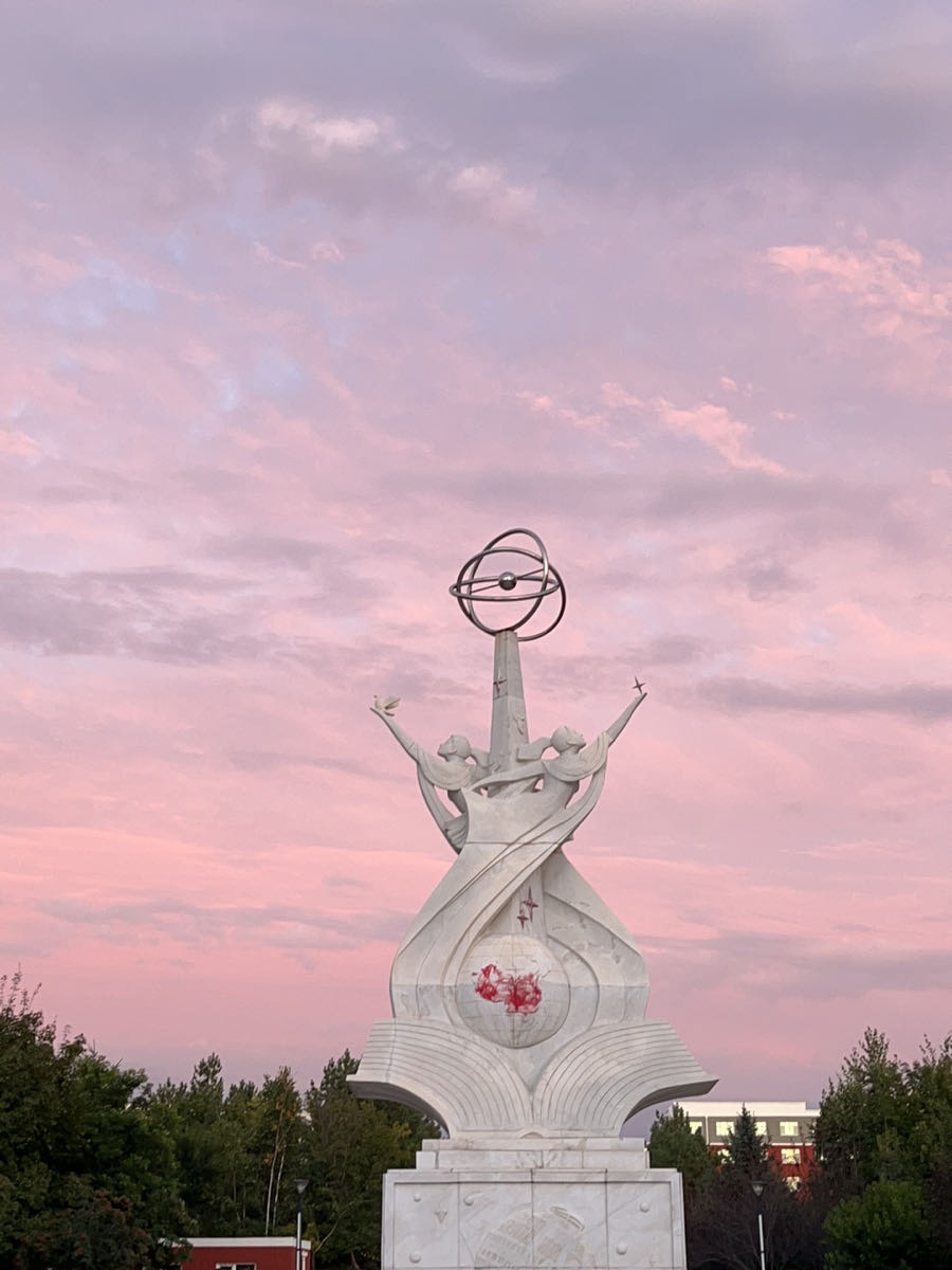 长春财经学院-长材纪念碑