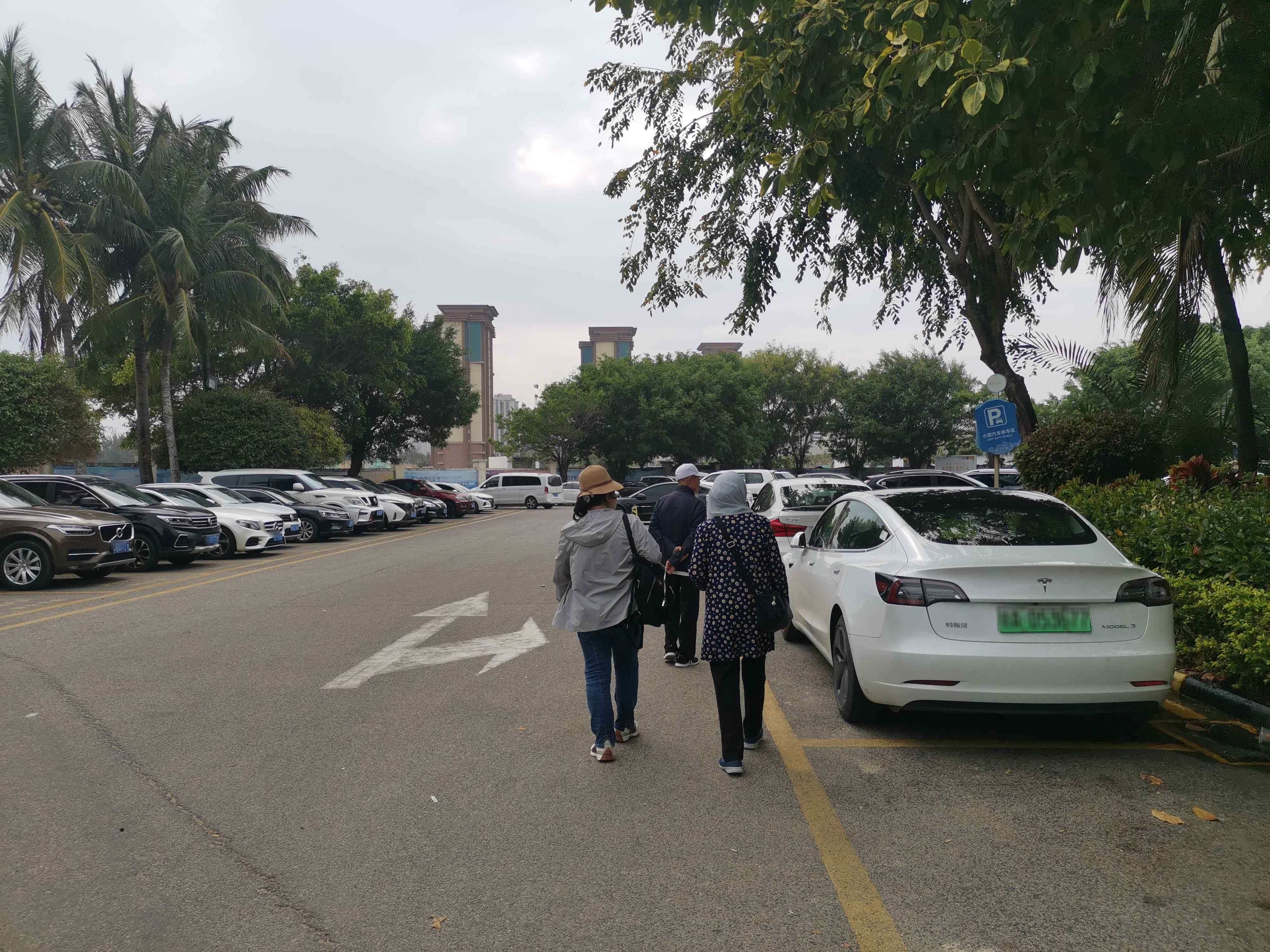 清水湾幸福万象地上停车场-出入口