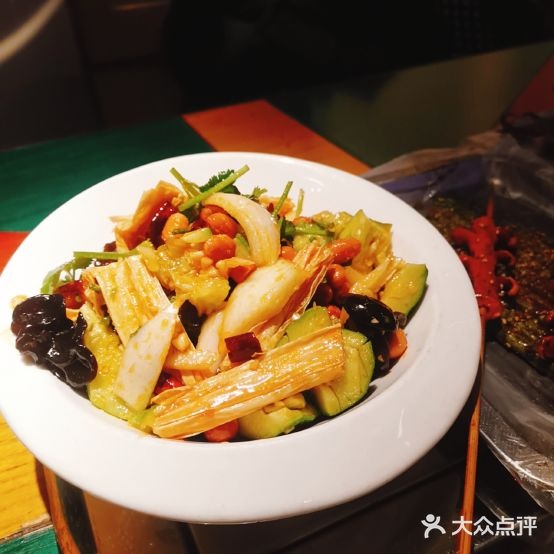 聚堆平件特色烧烤(崔东路店)