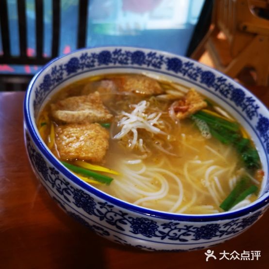 蒙自榴缘居菌花过桥米线(兴港珑湾店)