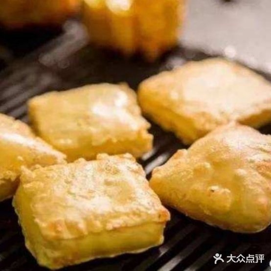 小廖苗家烤鱼烤串(梵净山店)