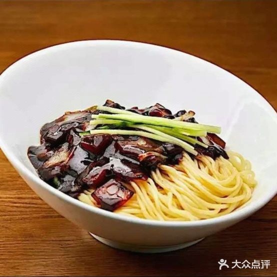 满多邻杂酱面馆(利群店)