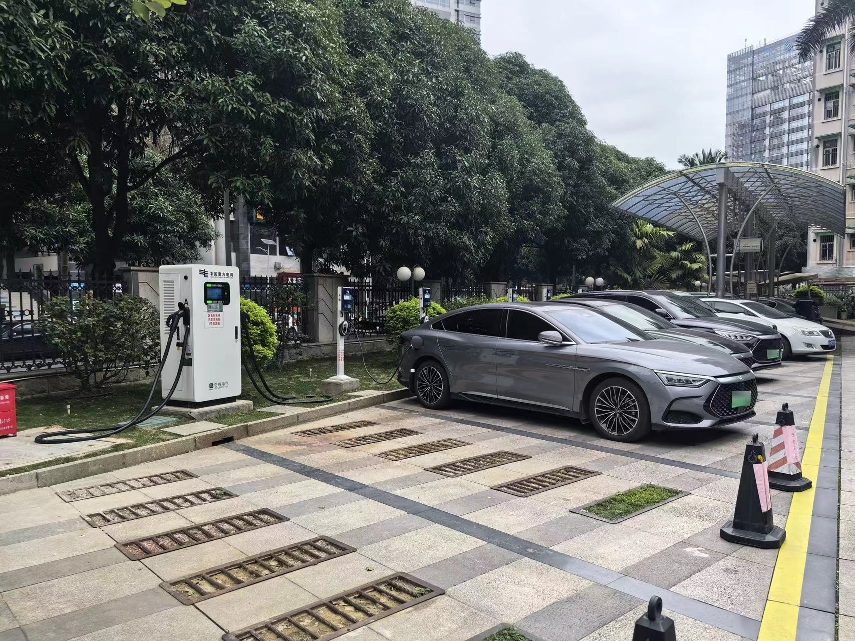 南网电动充电站(南宁青秀分局区农行充电站)