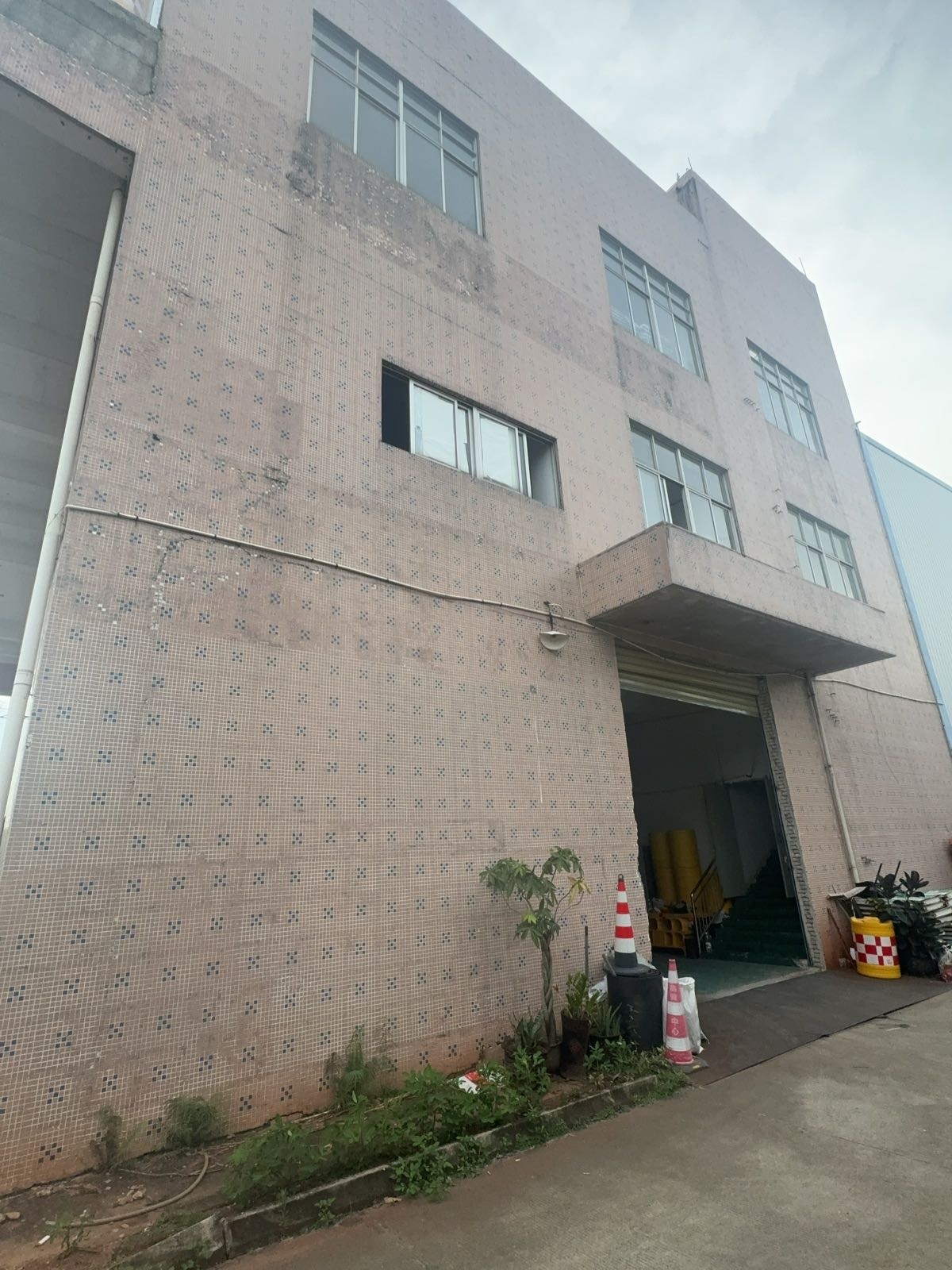 海南一路交通设施科技有限公司