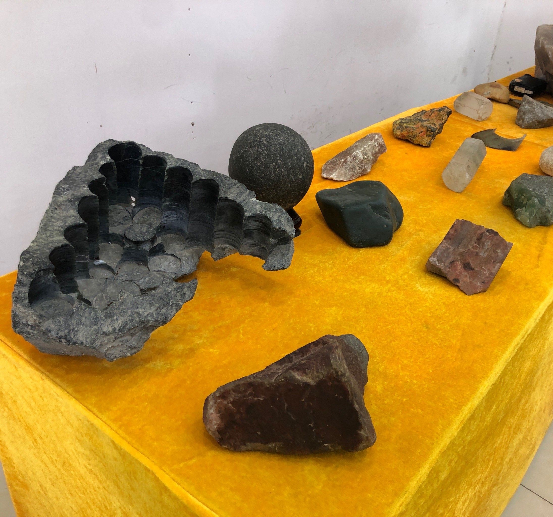 吐鲁番市民族工艺玉器地毯厂