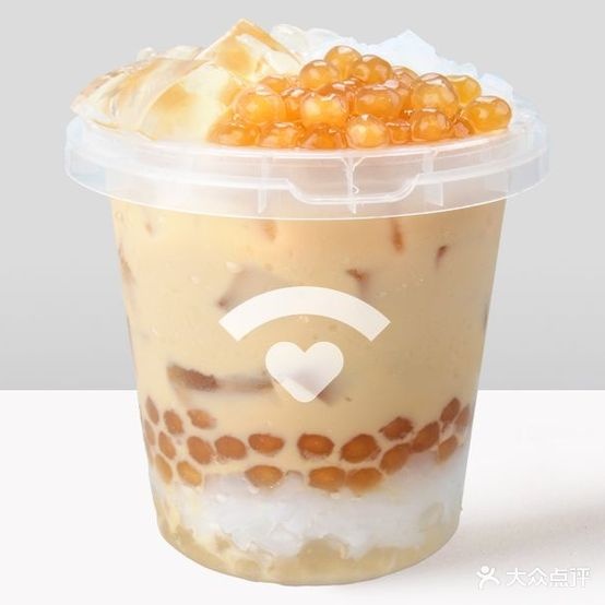 吸引鲜果打奶茶(iOi MALL店)