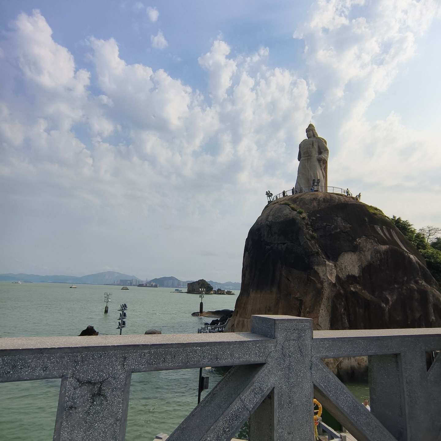 郑成功石雕像
