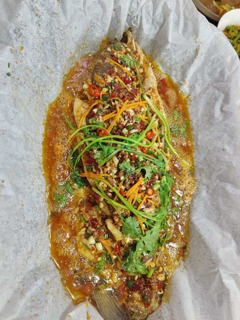 贵州鲜牛羊肉碳锅川香纸包鱼